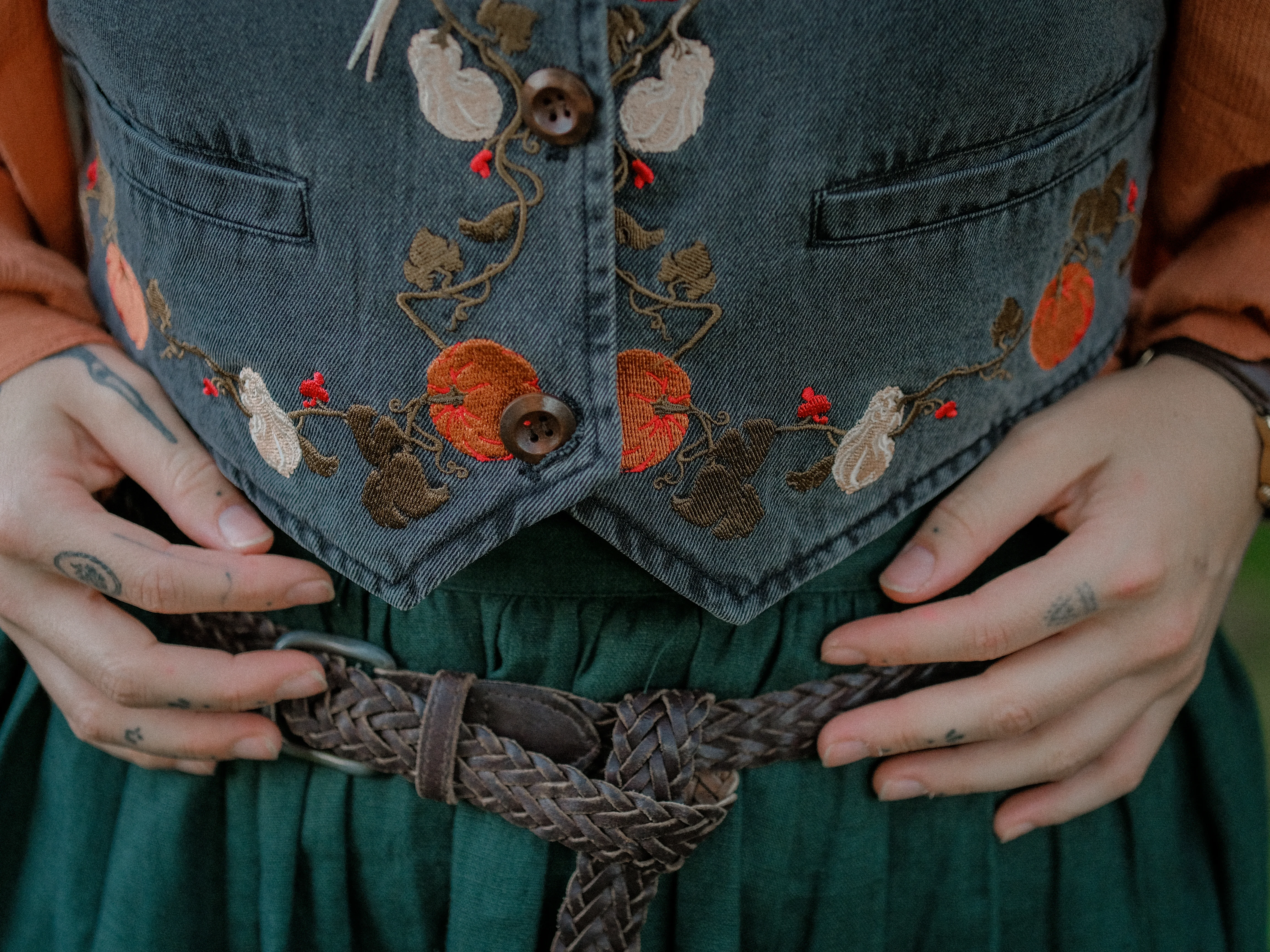 October Nights // Cropped Vintage-Wash Denim Vest - Image 6